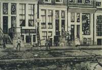 Oude Waal, Amsterdam, with the clothes washing business of the Veltkamp Sisters -  WITSEN
